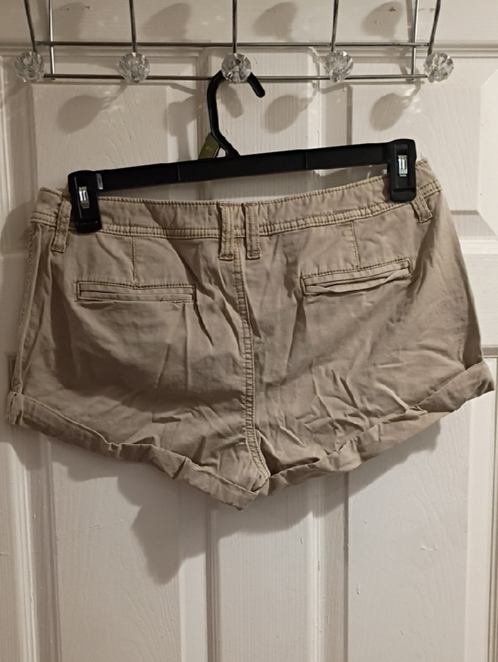 Abercrombie & Fitch Tan Rolled-Hem Women's Shorts NWOT - Picture 3 of 3